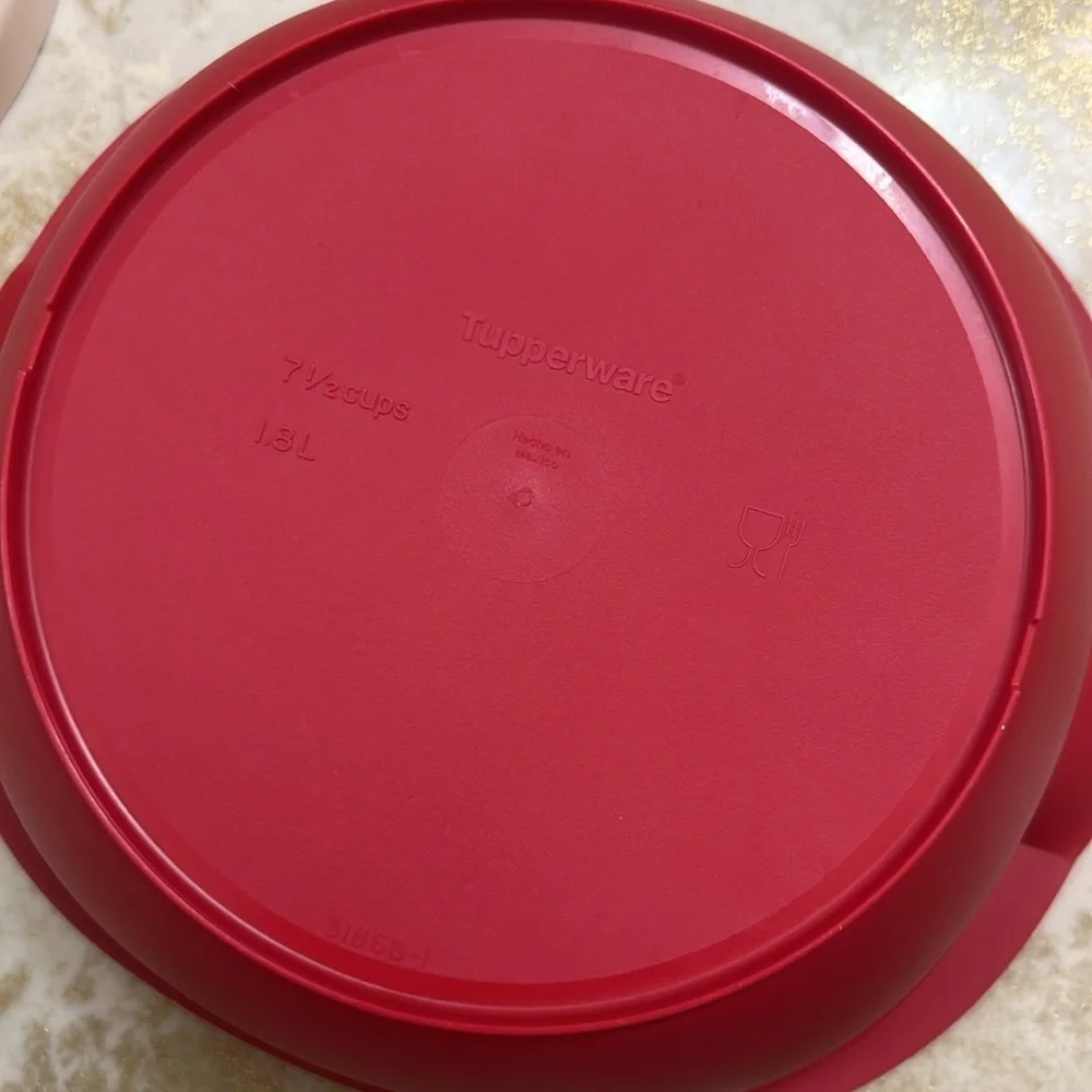 Tupperware Legacy Soup Server Bowl w/ Ladle 7 1/2 Cups - Picture 7 of 8